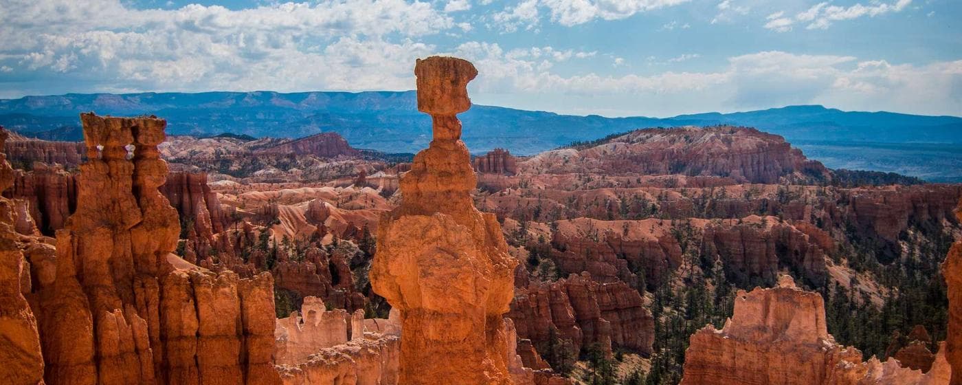 Funeral Homes in Bettendorf, Iowa: Services, Costs & Reviews (2026) hero image