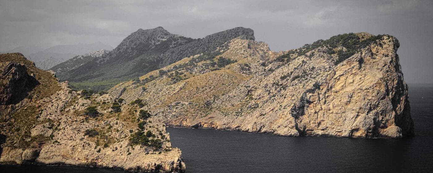 What is a Cemetery Plot and How to Buy One hero image